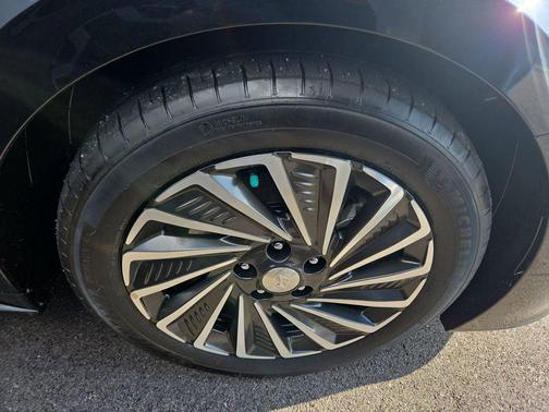 2023 Hyundai SONATA Hybrid Limited