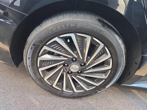 2023 Hyundai SONATA Hybrid Limited