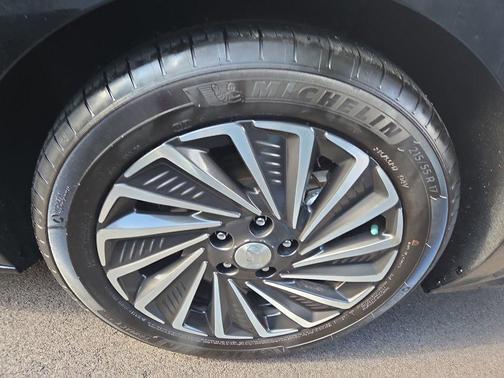 2023 Hyundai SONATA Hybrid Limited