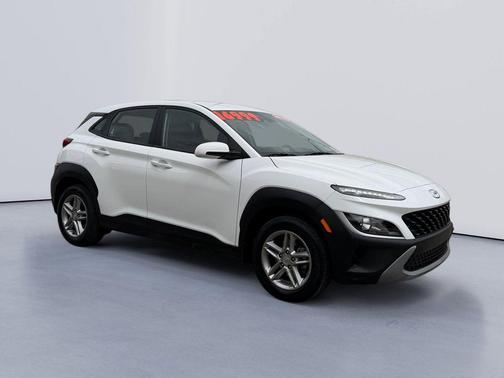 Lunar White 2022 Hyundai KONA SE