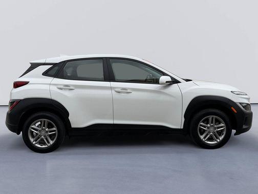Lunar White 2022 Hyundai KONA SE
