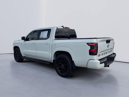 Glacier White 2022 Nissan Frontier SV
