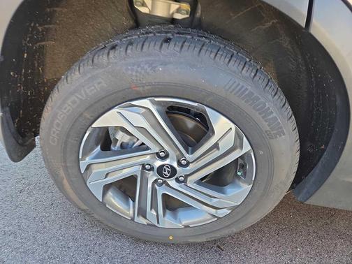 2023 Hyundai SANTA FE SE