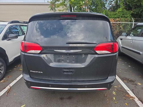 2018 Chrysler Pacifica Touring-L