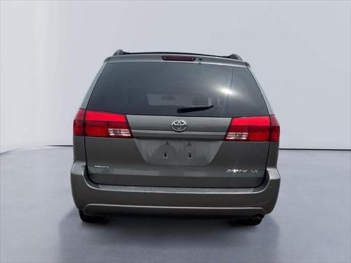 2004 Toyota Sienna LE