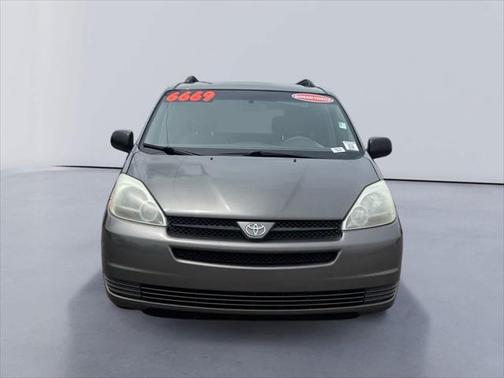 2004 Toyota Sienna LE