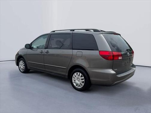 2004 Toyota Sienna LE
