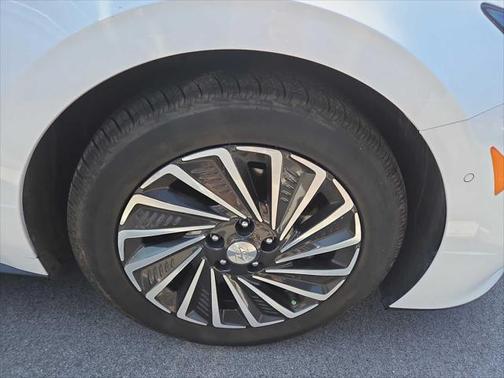 2022 Hyundai SONATA Hybrid Limited
