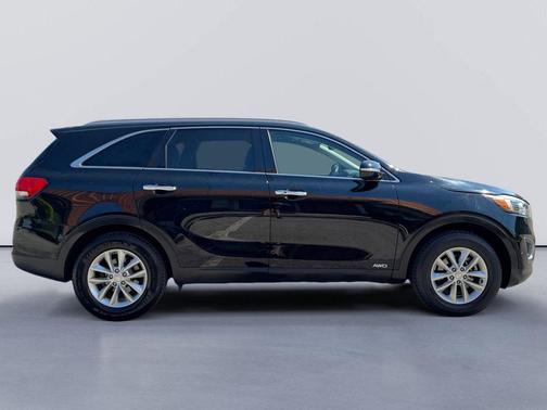 Ebony Black 2017 Kia Sorento LX