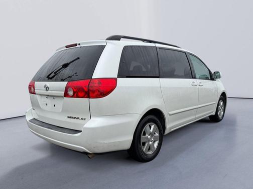 2010 Toyota Sienna XLE