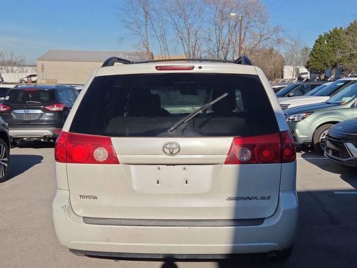 2010 Toyota Sienna XLE