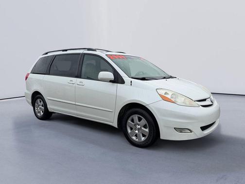 2010 Toyota Sienna XLE
