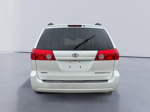 2010 Toyota Sienna XLE