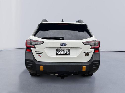 Crystal White Pearl 2024 Subaru Outback Wilderness