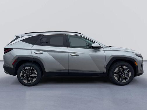 Shimmering Silver 2026 Hyundai TUCSON SEL