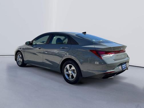 2022 Hyundai ELANTRA SE