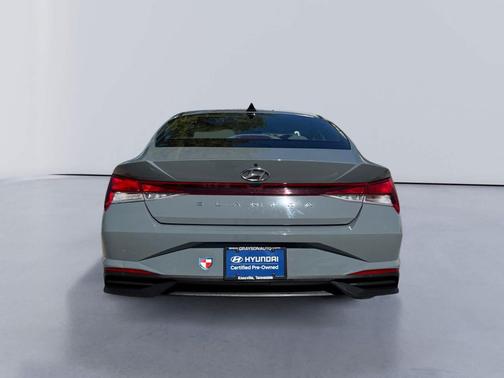 2022 Hyundai ELANTRA SE