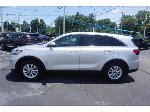 Photo 5 of 25 of 2019 Kia Sorento LX