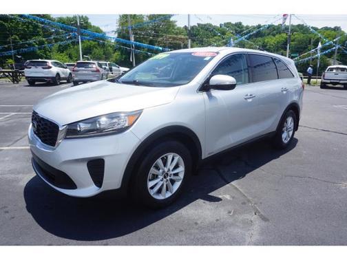 Photo 4 of 25 of 2019 Kia Sorento LX