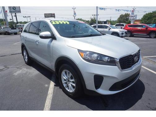 Photo 2 of 25 of 2019 Kia Sorento LX
