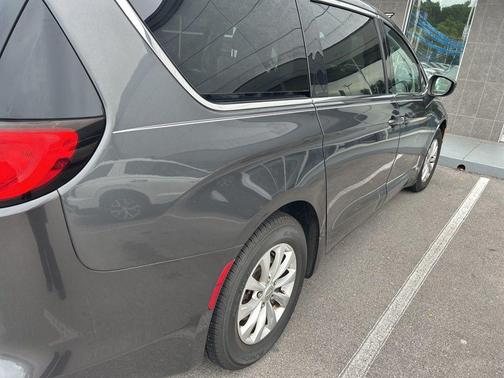 Granite Crystal Metallic Clearcoat 2017 Chrysler Pacifica Touring