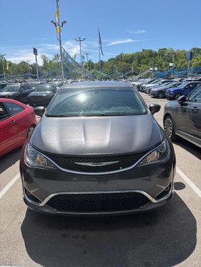 Granite Crystal Metallic Clearcoat 2017 Chrysler Pacifica Touring-L