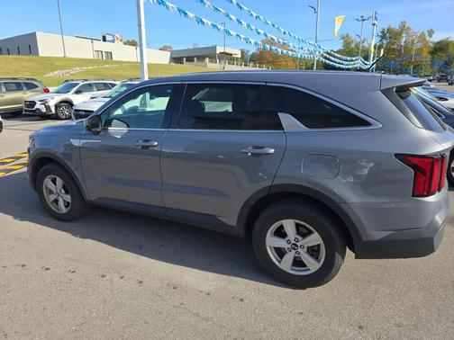 2021 Kia Sorento LX