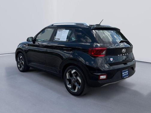 Onyx Black 2023 Hyundai VENUE SEL