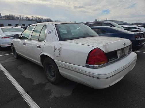 2002 Ford Crown Victoria Base