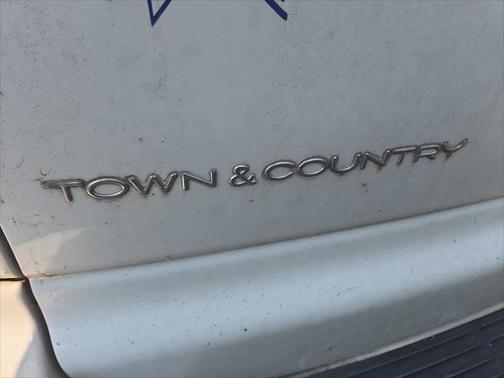 2005 Chrysler Town & Country Base