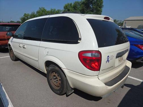 2005 Chrysler Town & Country Base