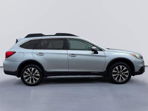 Ice Silver Metallic 2015 Subaru Outback 2.5i Limited