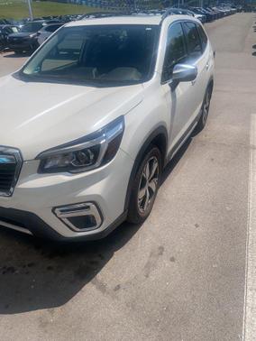Crystal White Pearl 2020 Subaru Forester Touring
