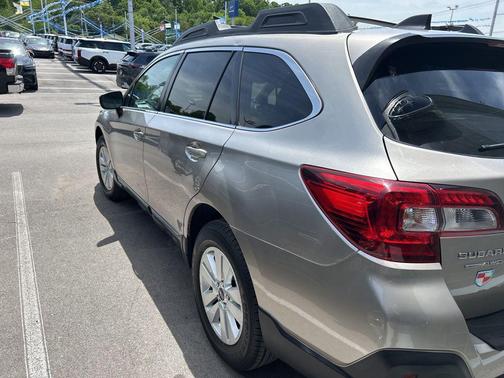 Tungsten Metallic 2018 Subaru Outback 2.5i Premium