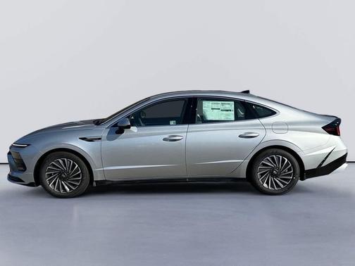 2025 Hyundai SONATA Hybrid SE
