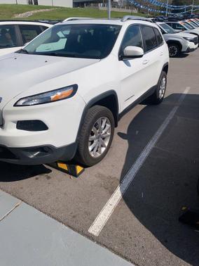Bright White Clearcoat 2016 Jeep Cherokee Latitude