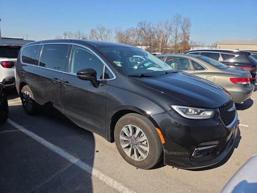 2023 Chrysler Pacifica Hybrid Touring L
