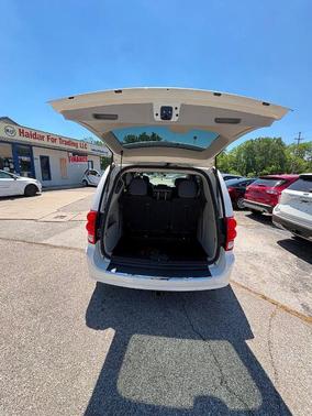White 2013 Dodge Grand Caravan SXT