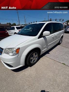 White 2013 Dodge Grand Caravan SXT