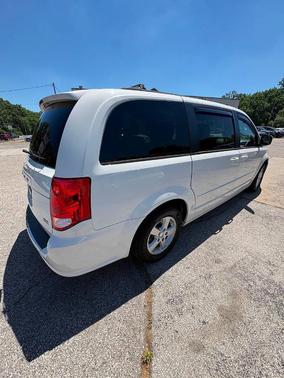 White 2013 Dodge Grand Caravan SXT