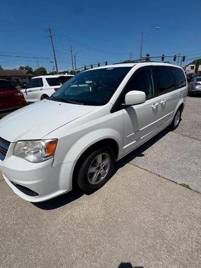 White 2013 Dodge Grand Caravan SXT