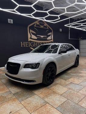 Gloss Black 2019 Chrysler 300 Touring