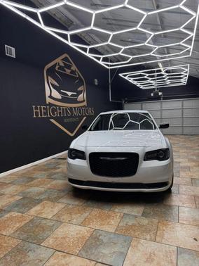 Gloss Black 2019 Chrysler 300 Touring