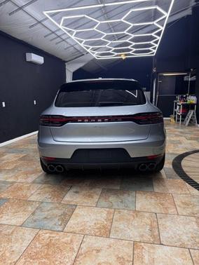 2021 Porsche Macan Sport Utility 4D