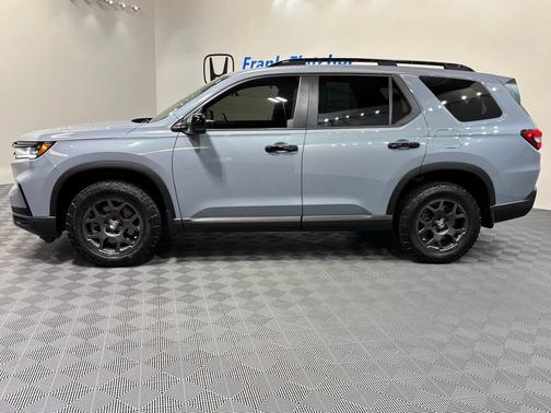 Sonic Gray Pearl 2025 Honda Pilot