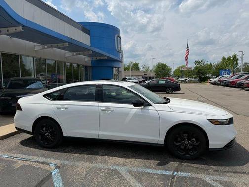 Platinum White Pearl 2025 Honda Accord SE