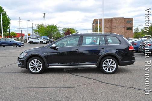 Deep Black Pearl 2019 Volkswagen Golf Alltrack TSI SE