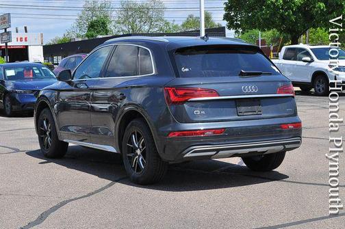 Manhattan Gray Metallic 2021 Audi Q5 45 Premium