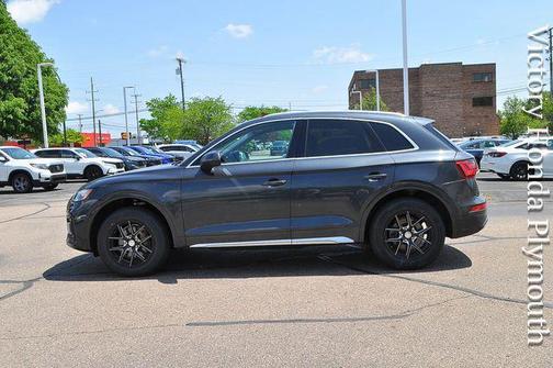 Manhattan Gray Metallic 2021 Audi Q5 45 Premium