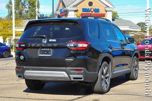 2025 Honda Pilot Touring 8-Passenger